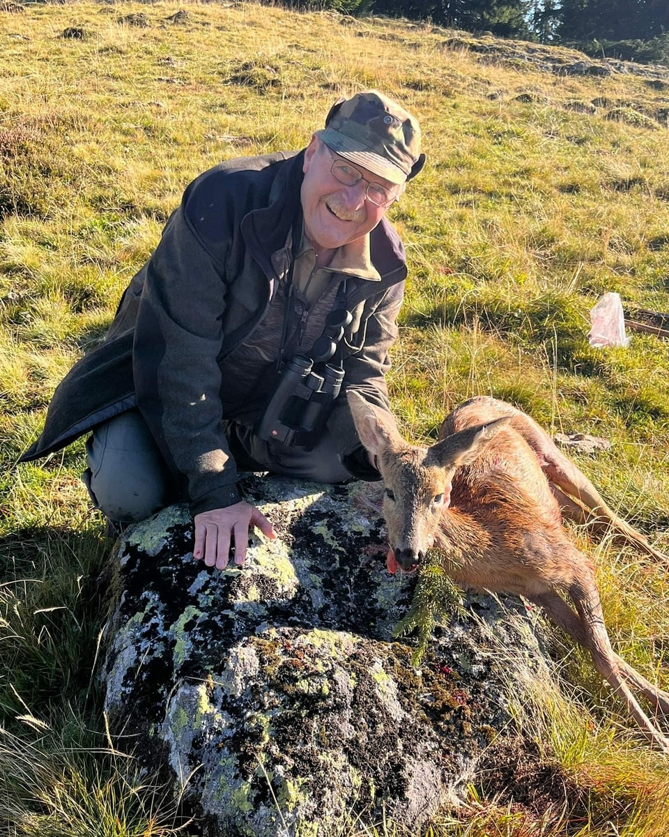  Reto Tschuor-Camenisch da Ruschein/Ladir ha fatg buna chatscha en las alps da la Muota.