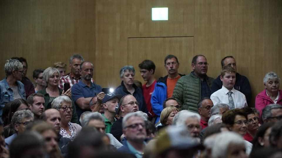 Der Andrang war gross und die Halle bis zu hinters voll.