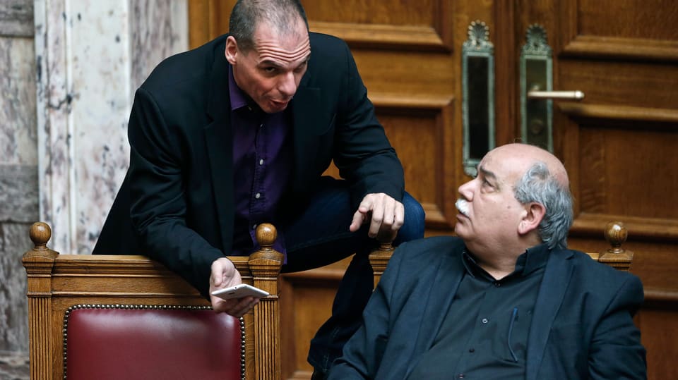 Griechenlands Finanzminister Yanis Varoufakis und Innenminister Nikos Voutsis (rechts)