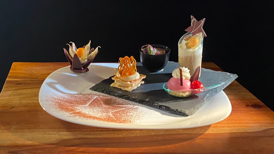 Franziskas «Fränzis-Dessertkreation» Cotta, Tiramisù mit Zwetschgenkompott &Gugelhöpfli»