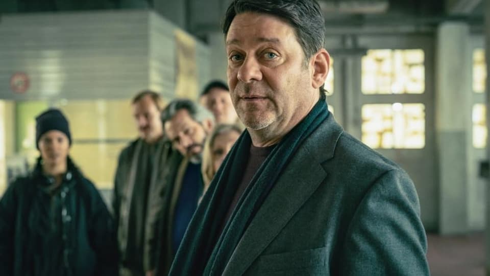 Hauptdarsteller Roeland Wiesnekker als Leo Brand mit seinen fünf Detektivschülern.