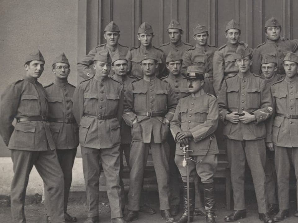 Ein Gruppenfoto der Sanitätsgruppe, von welcher Zala Korporal war..