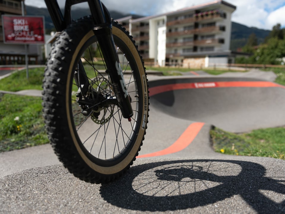 Pump track