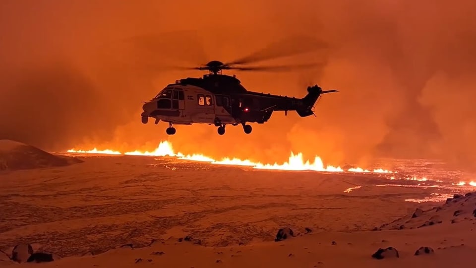 Ein Helikopter über dem Ausbruchsgebiet.