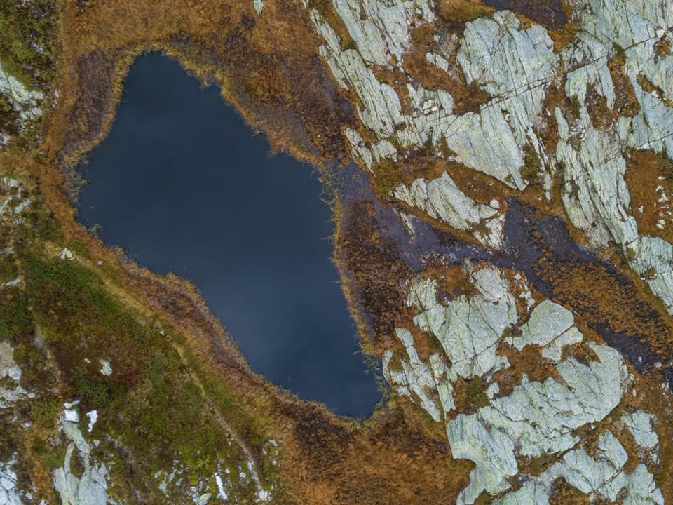 See beim San Bernardino Pass aus der Vogelperspektive