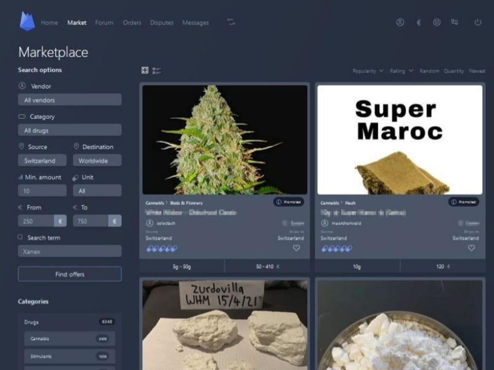 Screenshot eines Online-Marktplatzes für Drogen mit Angeboten und Suchoptionen.