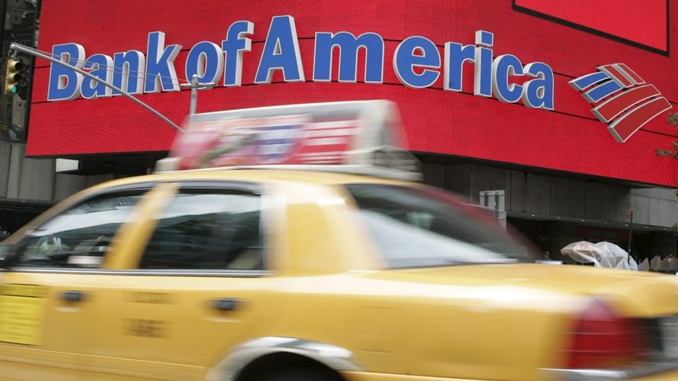 New Yorker Taxi vor Bank of America Filiale