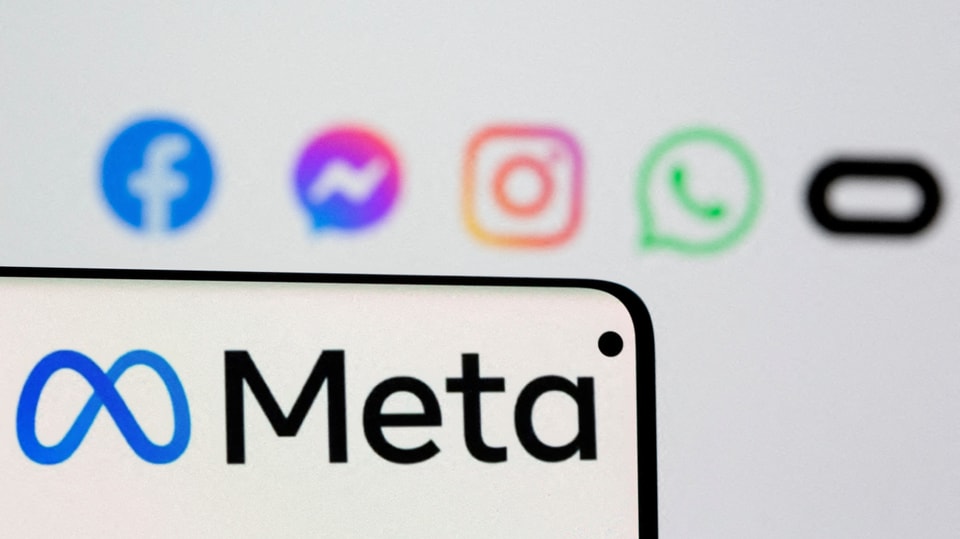 Die Logos von mehreren Social-Media-Apps: Facebook, Messenger, Instagram, Whatsapp und Meta
