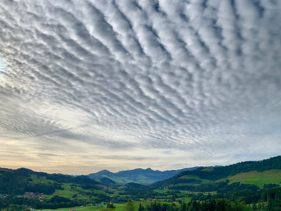 Zebra-Wolken über dem Appenzellerland
