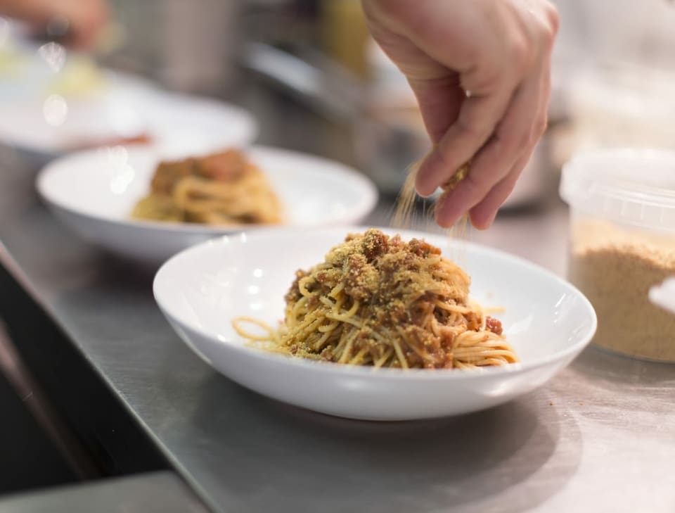 Teller mit Spaghetti Bolognese