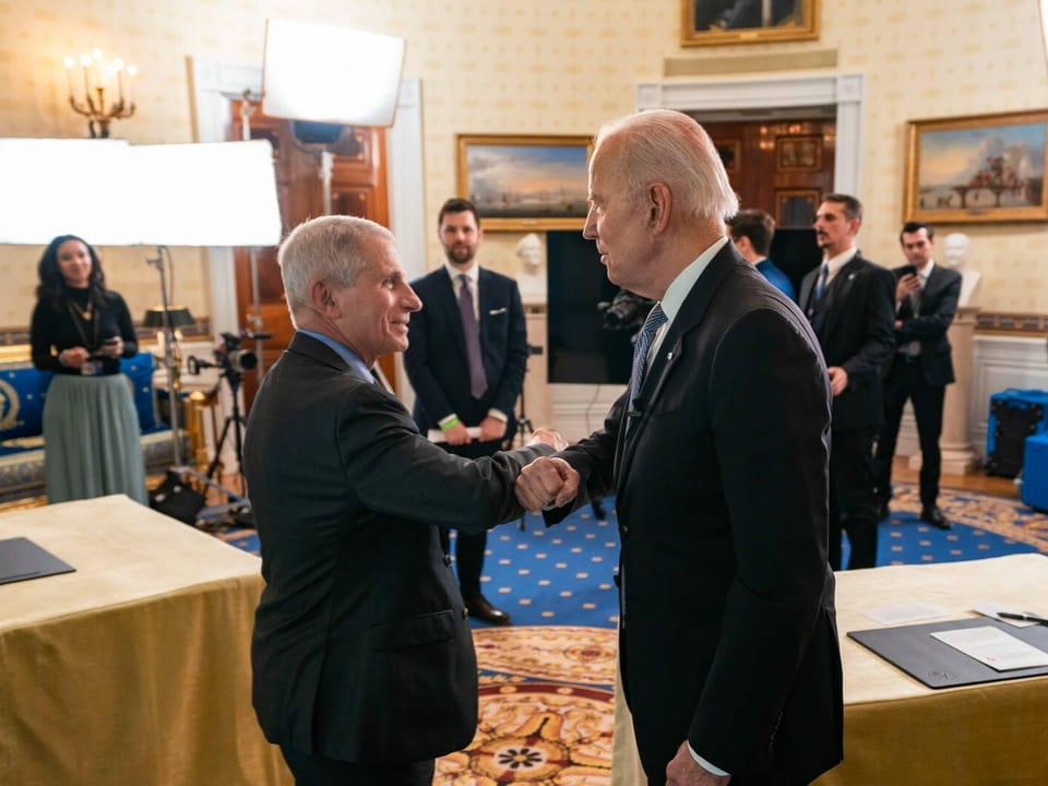 Anthony Fauci (l.) und Joe Biden im Weissen Haus