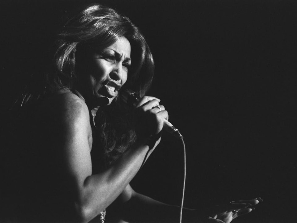 Tina Turner am Singen.