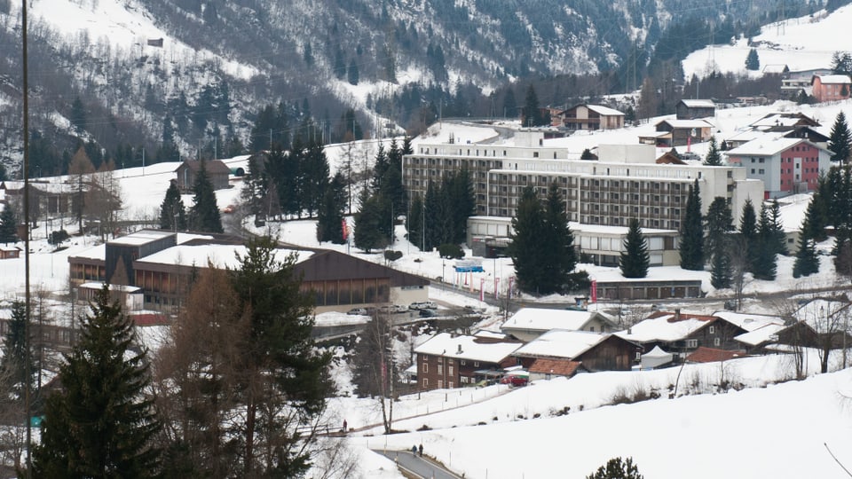 IL CSC sen. e dretg l'hotel Acla da Fontauna