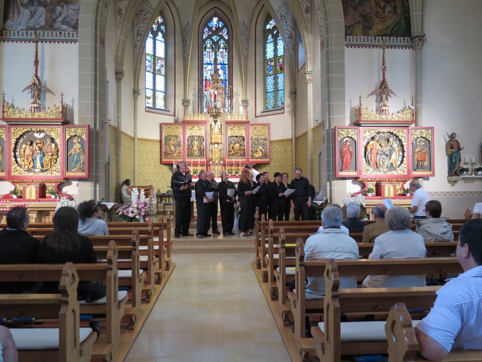 Blick in die kathlische Kirche Spreitenbach mit dem Chor im Hintergrund. 