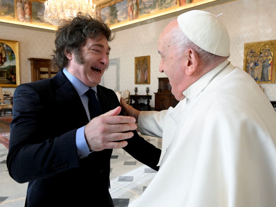 Präsident Javier Milei mit Papst Franziskus.