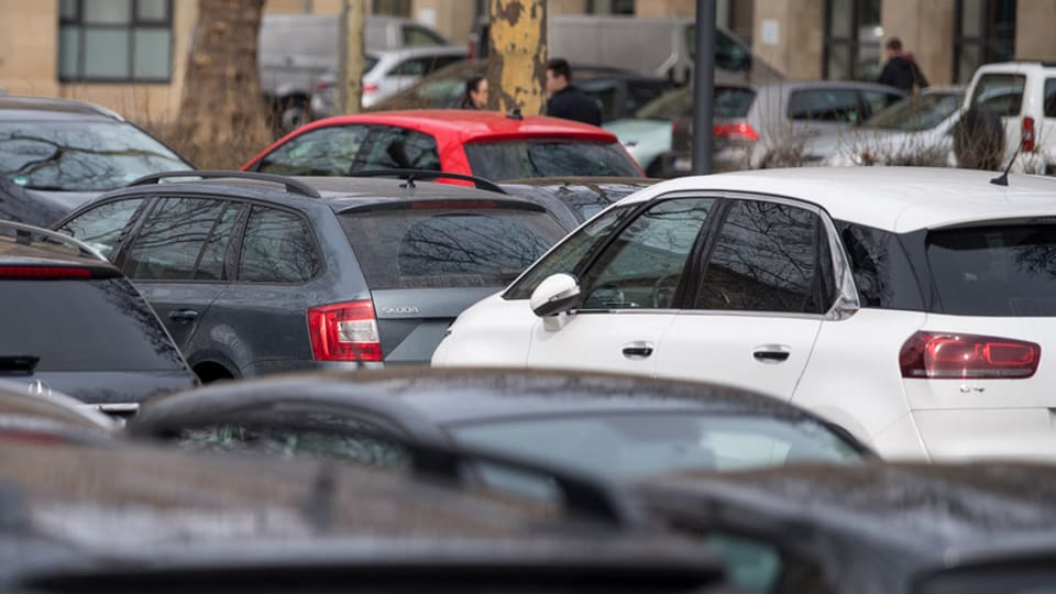 Parkgebühren - «Wer ein Auto hat, sollte auch einen Parkplatz bezahlen