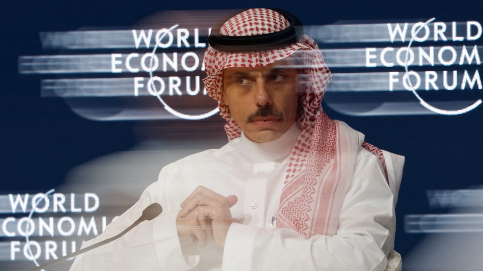 Der saudi-arabische Aussenminister Faisal bin Farhan Al Saud blickt nachdenklich.