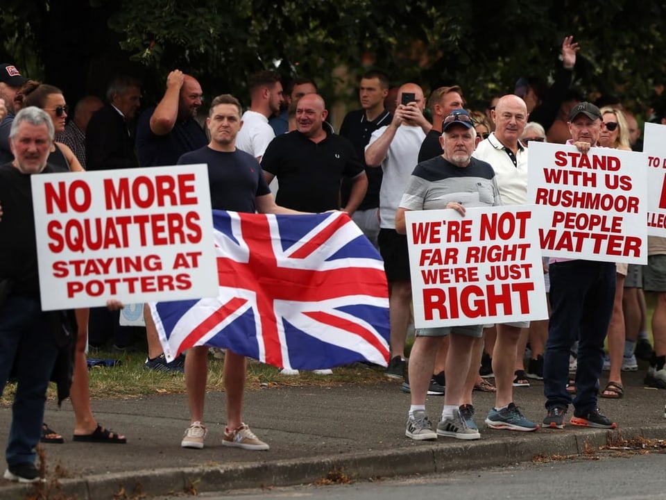 Asylkritische Demonstrationen in England nach Gewalttat in Southport.