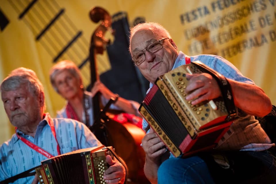 Eindrücke des ersten Festtages am Schweizerischen Volksmusikfest 2023 in Bellinzona.