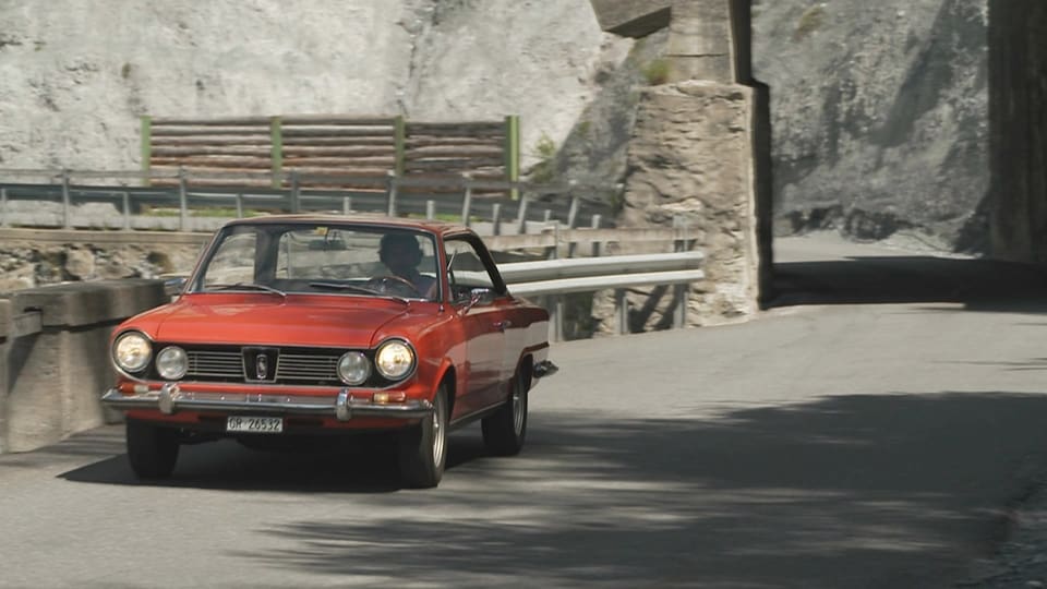 Ignacio Pérez Prat mit seinem Oldtimer IKA-Renault Torino, Jahrgang 1971.