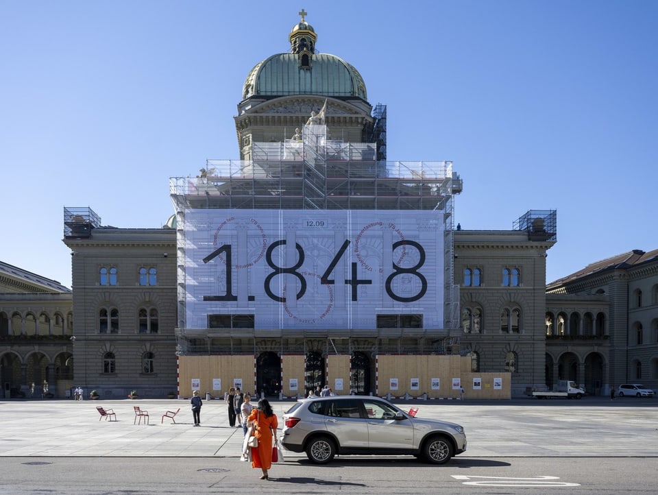 Schweizer Bundeshaus mit Plakat mit der Zahl 1848