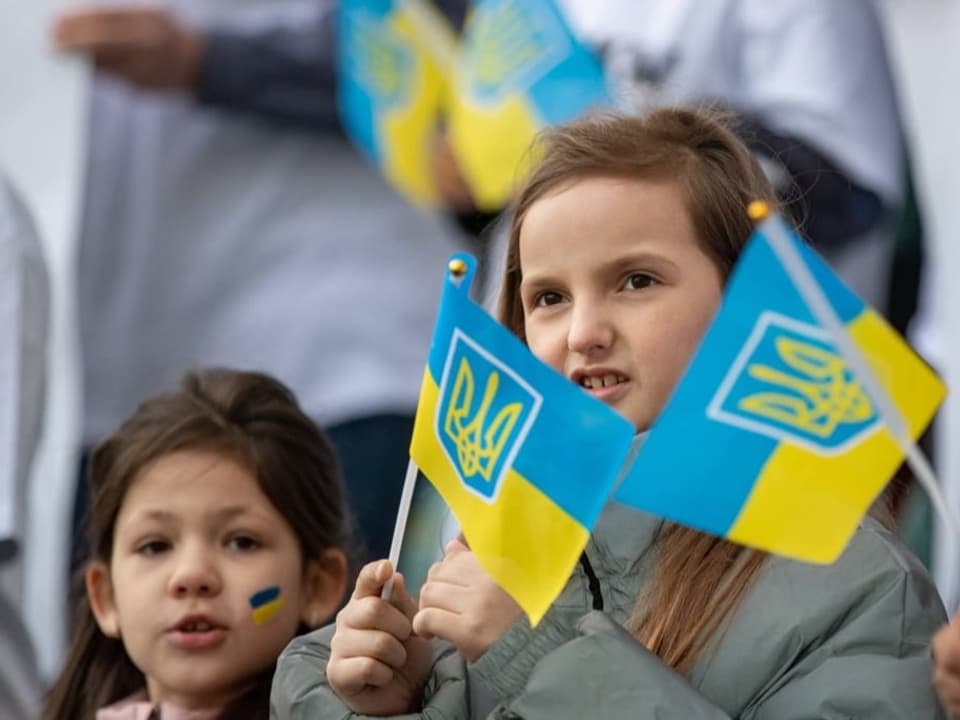 Ukrainische Fussball-Fans im Stadion.