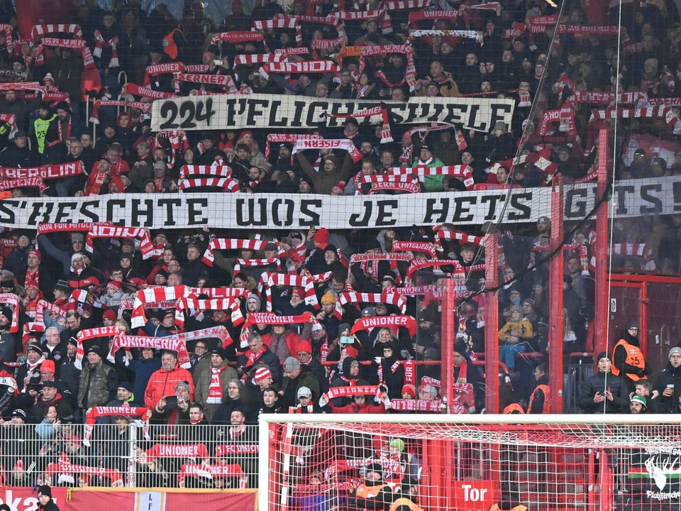 Spruchband bei Union Berlin gegen Augsburg mit der Aufschrift "S Beschte wos je hets gits"