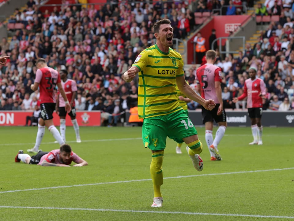 Christian Fassnacht bejubelt sein erstes Tor für Norwich City.