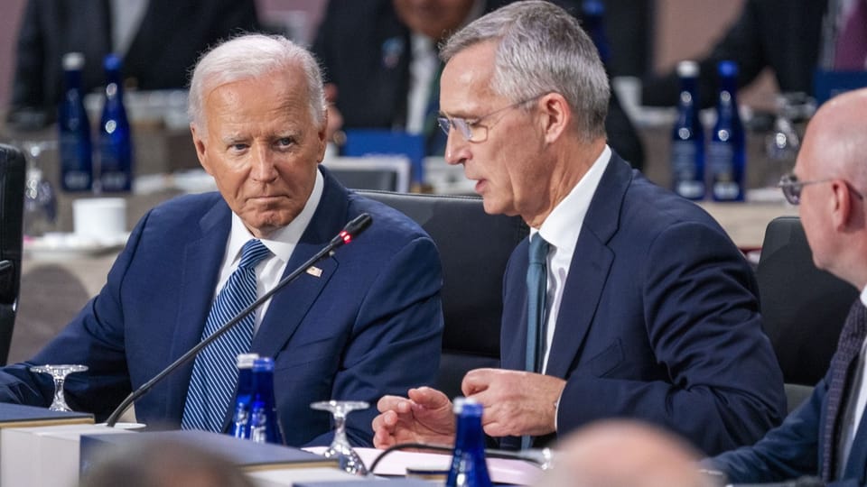 US-Präsident Biden und Nato-Generalsekretär Stoltenberg am Gipfel in Wahsington.