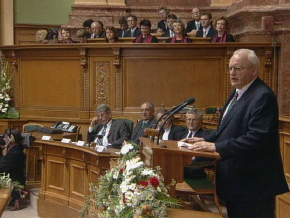Der deutsche Bundespräsident Roman Herzog am Rednerpult im Nationalratssaal.