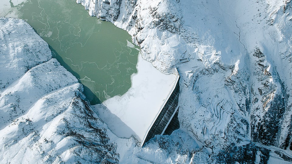 Die Grand-Dixence Staumauer, die im Kanton Wallis den Lac des Dix aufstaut.