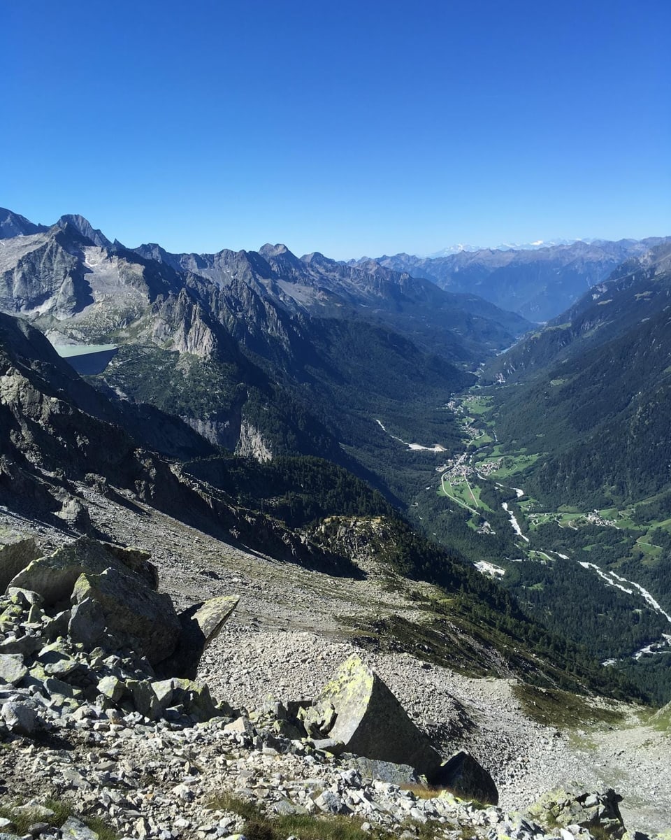 Vista idillica per il chatschader sur la Val Bregaglia.