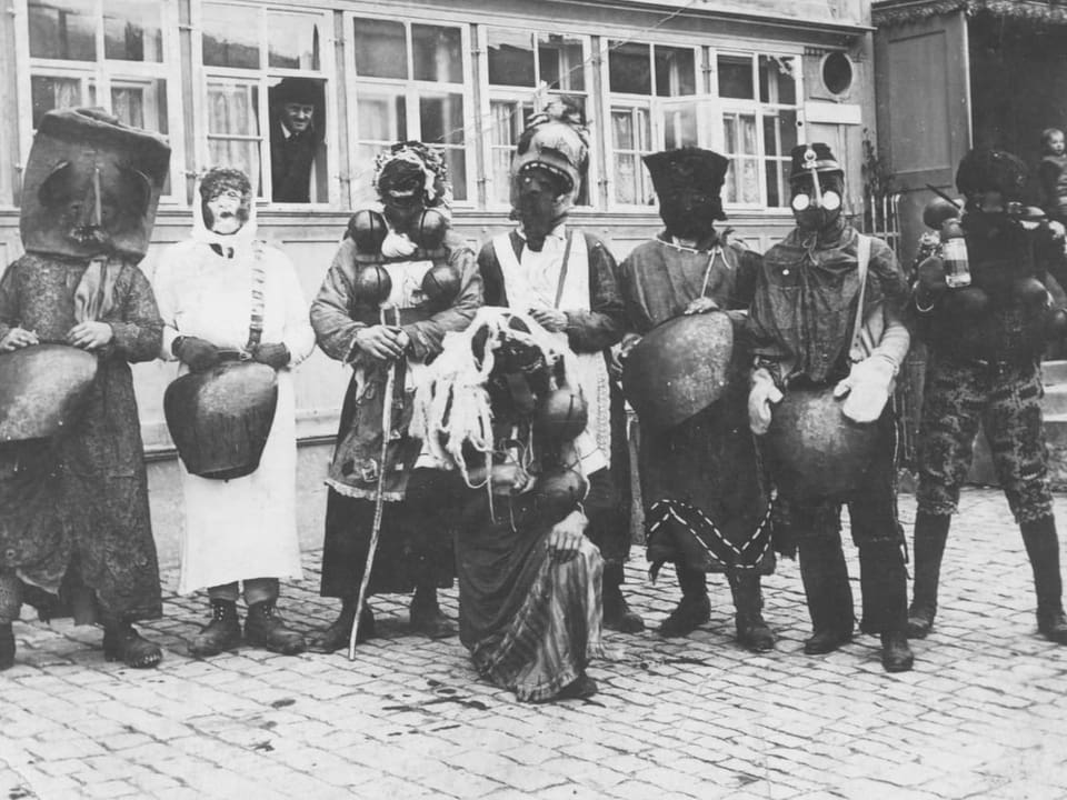 Eine Gruppe Lumpenchläuse 1920