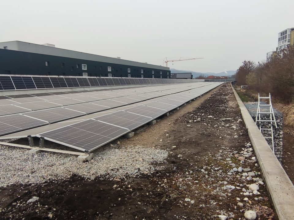 Photovoltaikanlage auf der Teilüberdachung der Autobahn in Zofingen