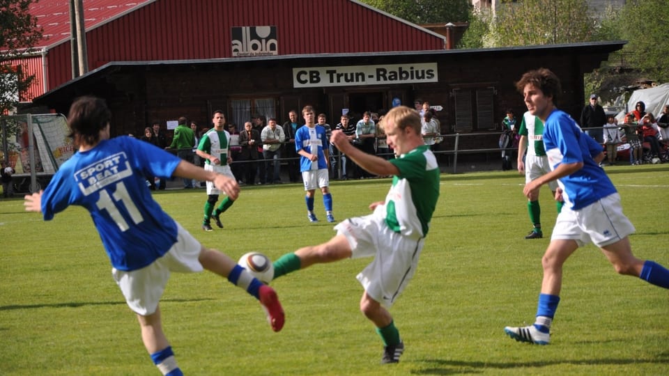 «Curva Kiosk», die Fankurve des CB Trun/Rabius , Regionalbussball, Kreisliga