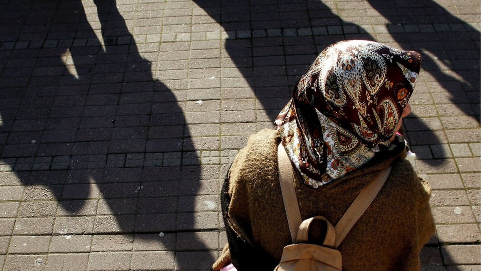 International Türkei Erlaubt Kopftücher Für Frauen Im Staatsdienst News Srf