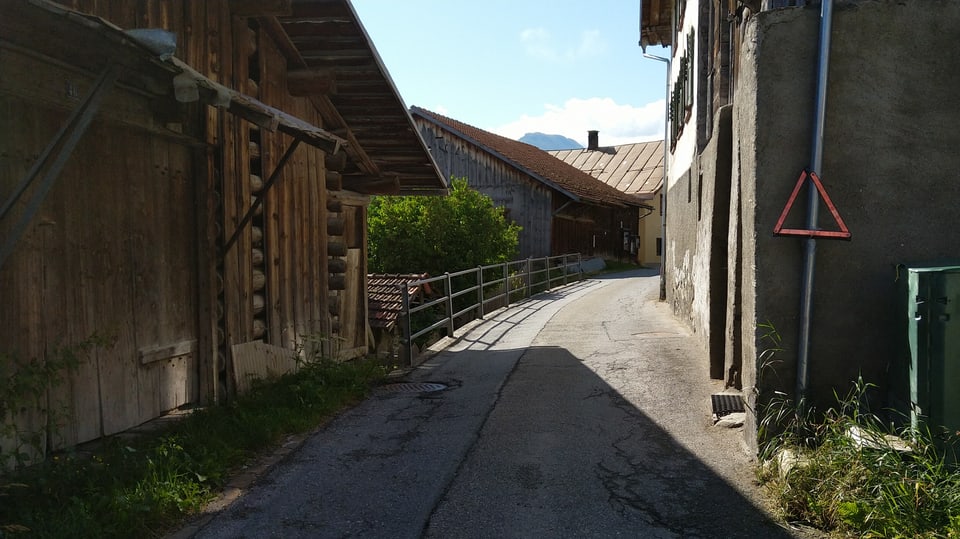 Via tras il vitg.