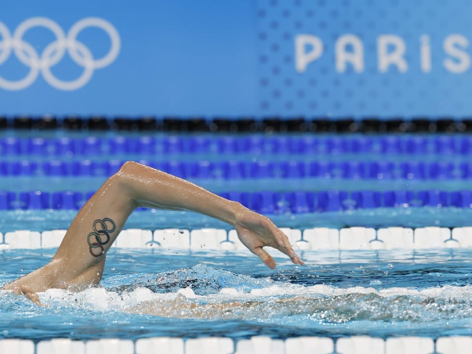 Schwimmer trainiert für Olympia in Paris.