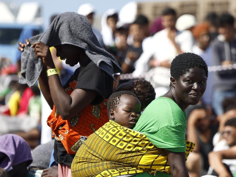 Geflüchtete auf der italienischen MIttelmeer-Insel Lampedusa (Herbst 2023).