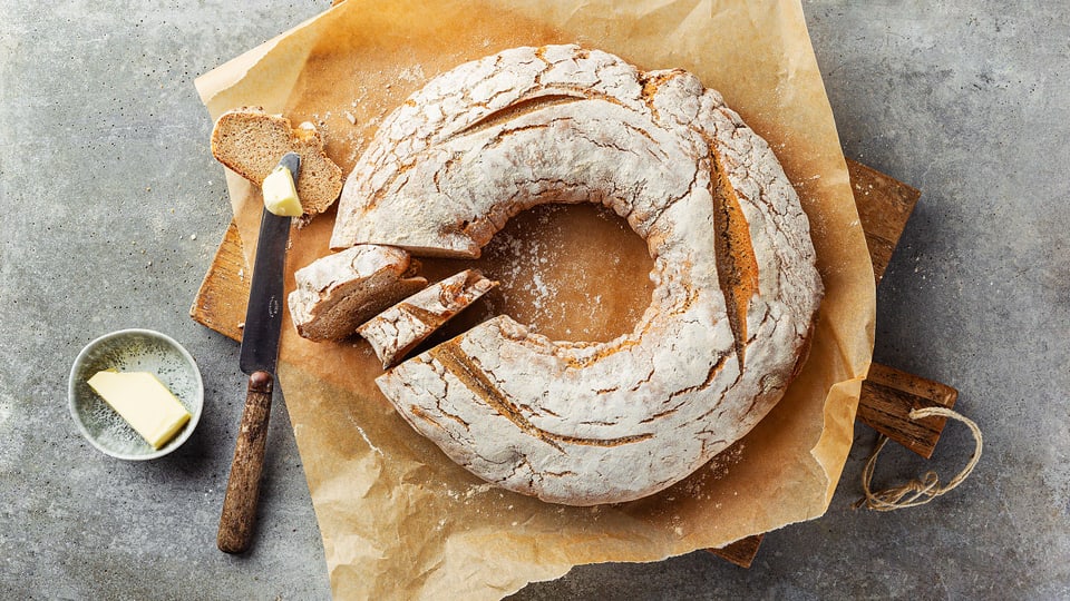 Rezept für Puschlaver Ringbrot. Die Bündner Spezialität Puschlaver Ringbrot. Puschlaver Ringbrot Rezept zum nachkochen.