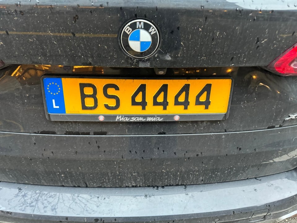 BMW mit Kennzeichen BS 4444