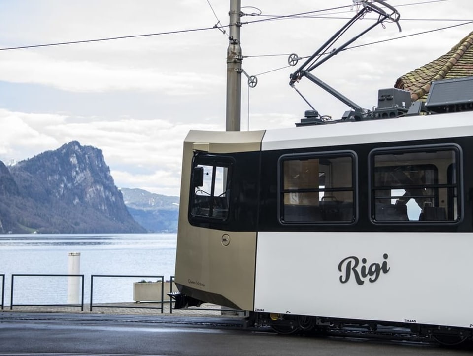 Der neue Gelenk-Triebwagen der Rigibahnen in Vitznau.