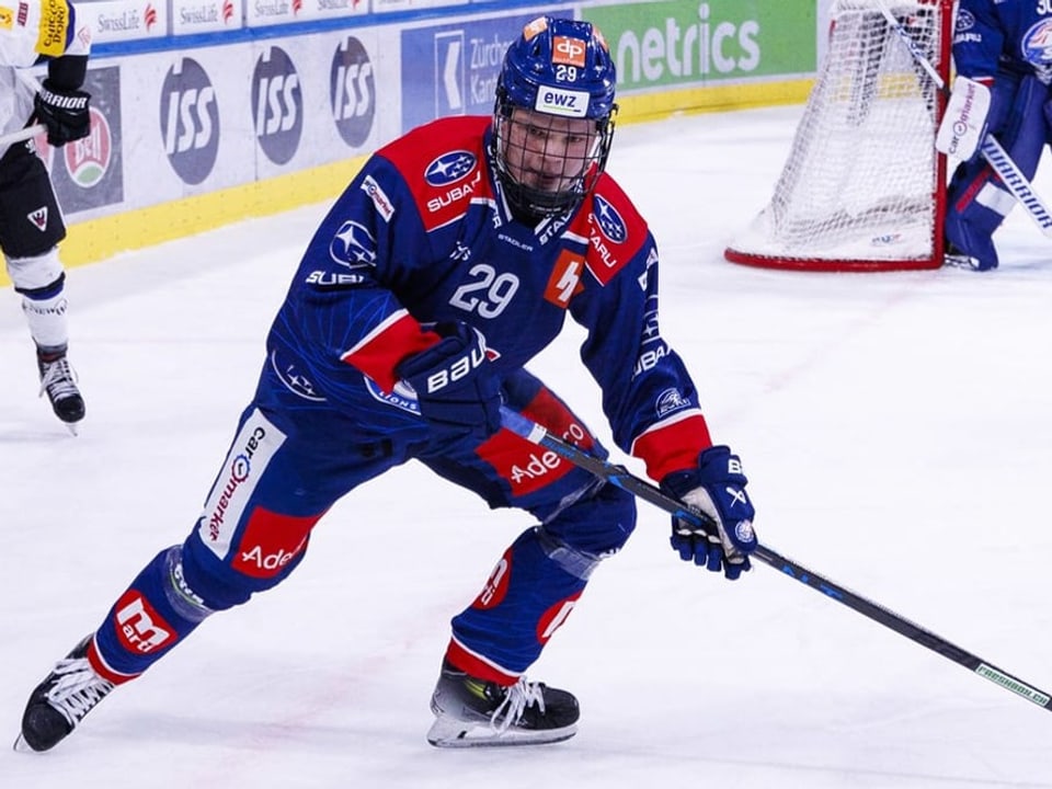 Daniil Ustinkov auf dem Eis.