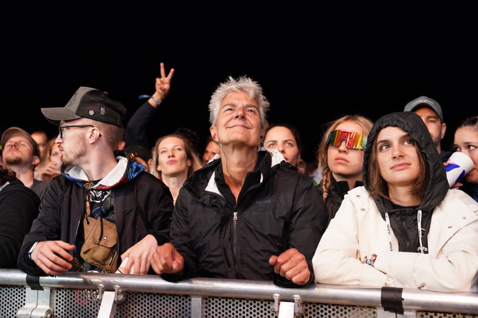 Das Publikum vor der Bühne am Festival in Degen.