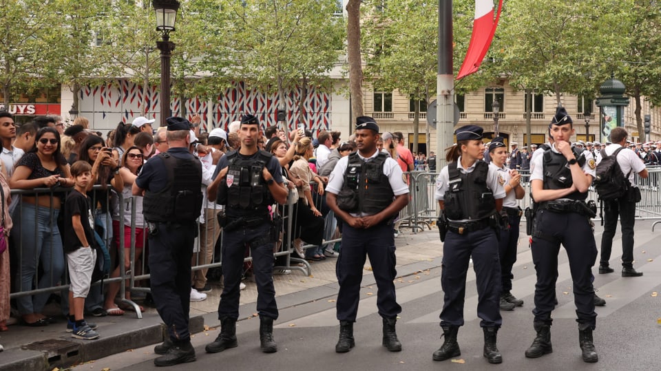 Sicherheitskräfte in Paris.