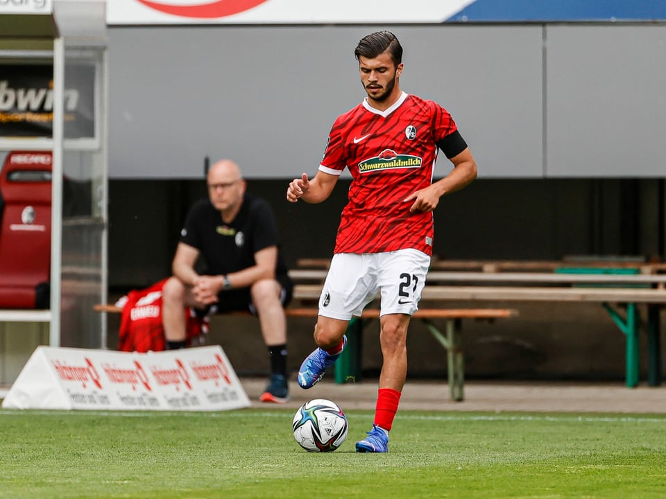 Da Silva am Ball im Dreisamstadion