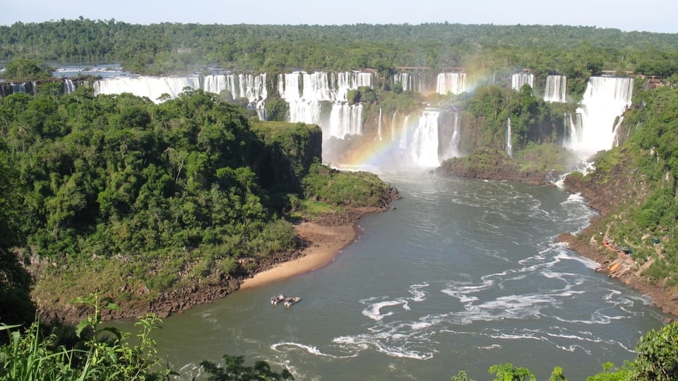 Iguaçu-Wasserfälle von der brasilianischen Seite her; Flugsicht.