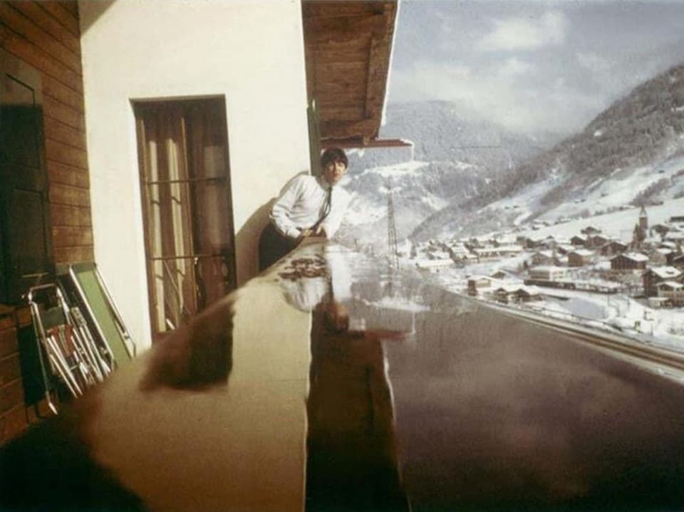 Paul McCartney am 20. März 1966 auf der Hausterrasse in Klosters.