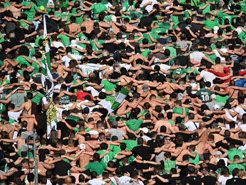 St. Etienne Fans zeigen den Poznan