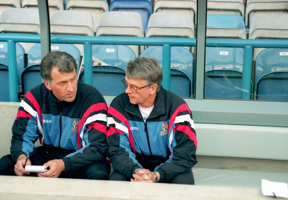 Philippe Bergeroo und Aimé Jacquet auf der Trainerbank.